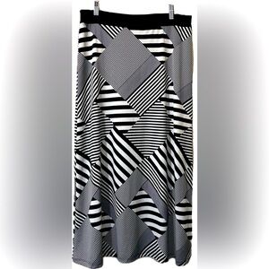 Laura Petites Black & White Stripe Patchwork Print Pull-on Maxi Skirt. Size L.